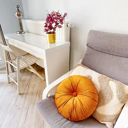 Jetset Apartment With Parking Chopin Airport