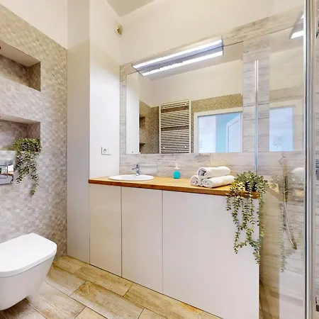 Jetset Apartment With Parking Chopin Airport Apartment *